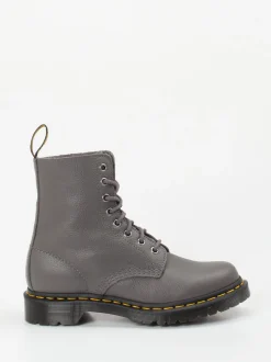 Dr. Martens – Schnürboots aus Kalbleder steingrau