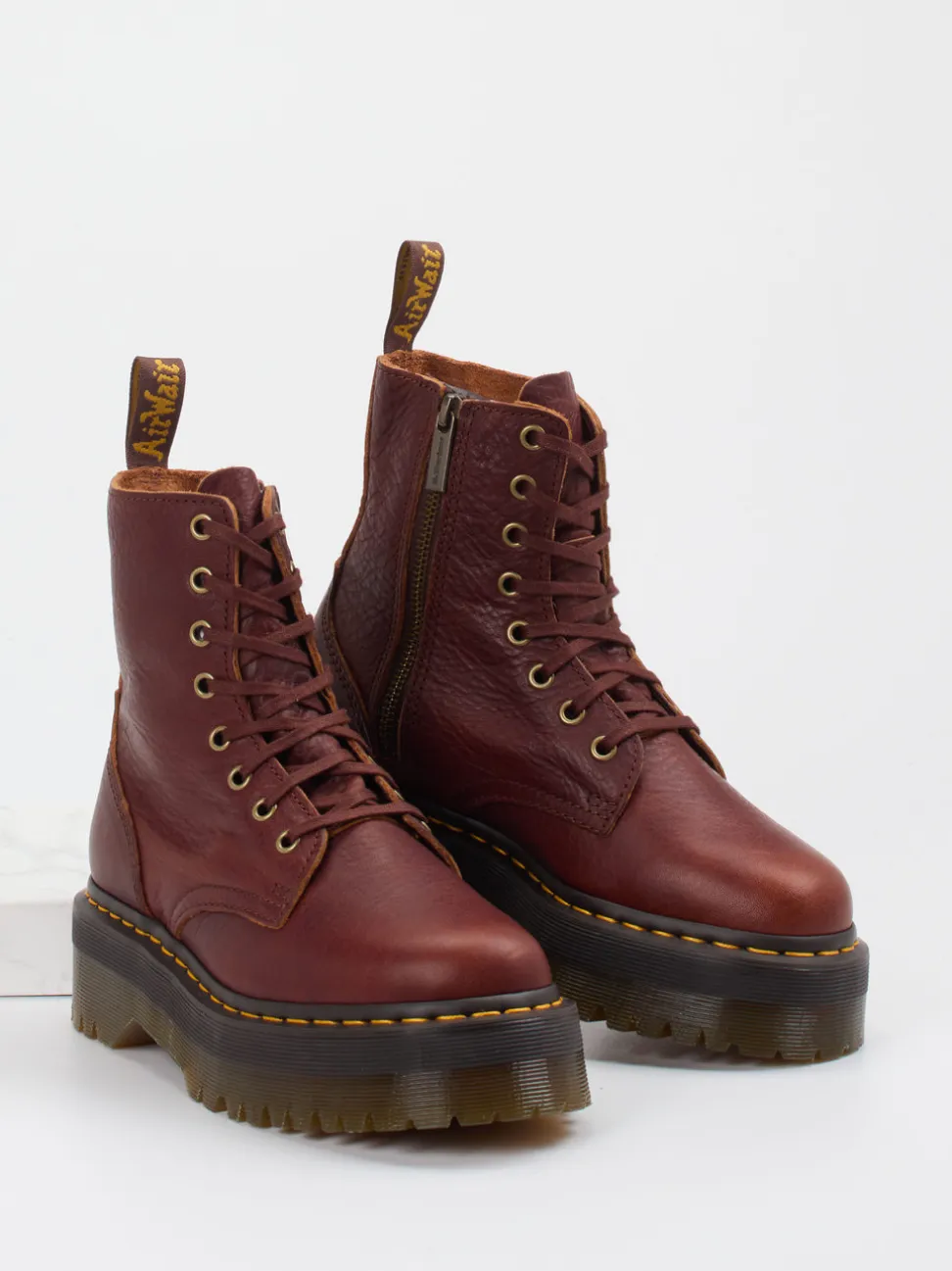 Dr. Martens – Schnürboots aus Fettleder Bordeaux