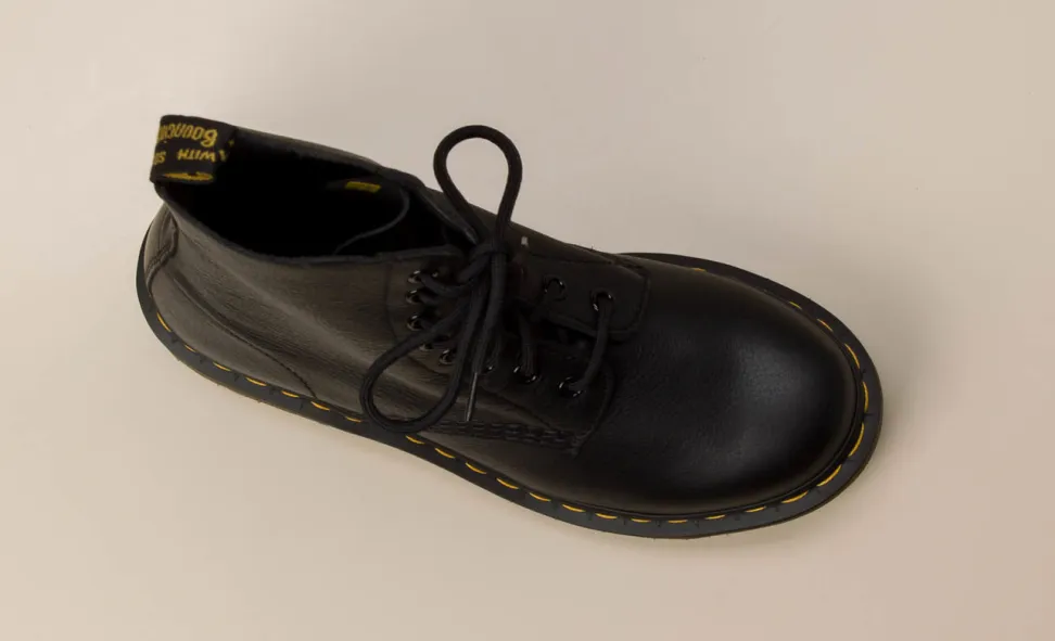 Dr. Martens – Schnürboots aus Kalbleder schwarz