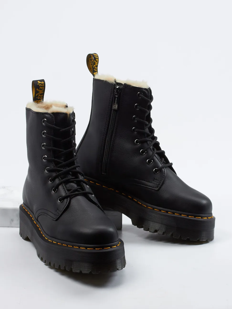 Dr. Martens – Stiefelette aus Kalbleder Schwarz