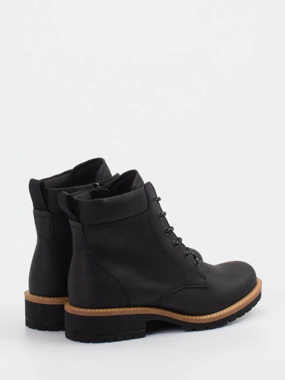 Ecco – Schnürboots aus Fettleder in Schwarz
