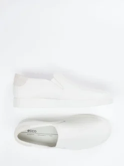 Ecco – Slip-On Sneaker aus Kalbleder Offwhite