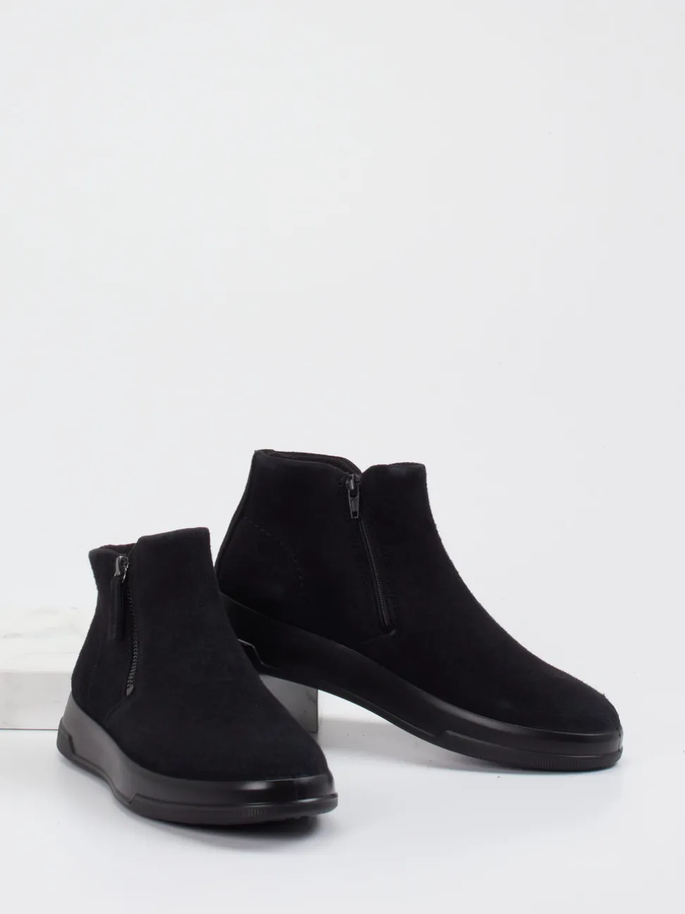 Ecco – Stiefelette aus Veloursleder schwarz