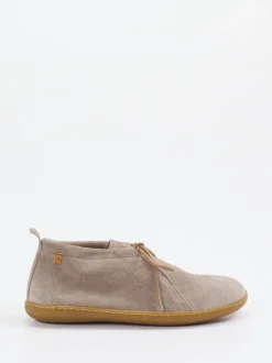 El Naturalista – Desert Boot aus Veloursleder beigegrau