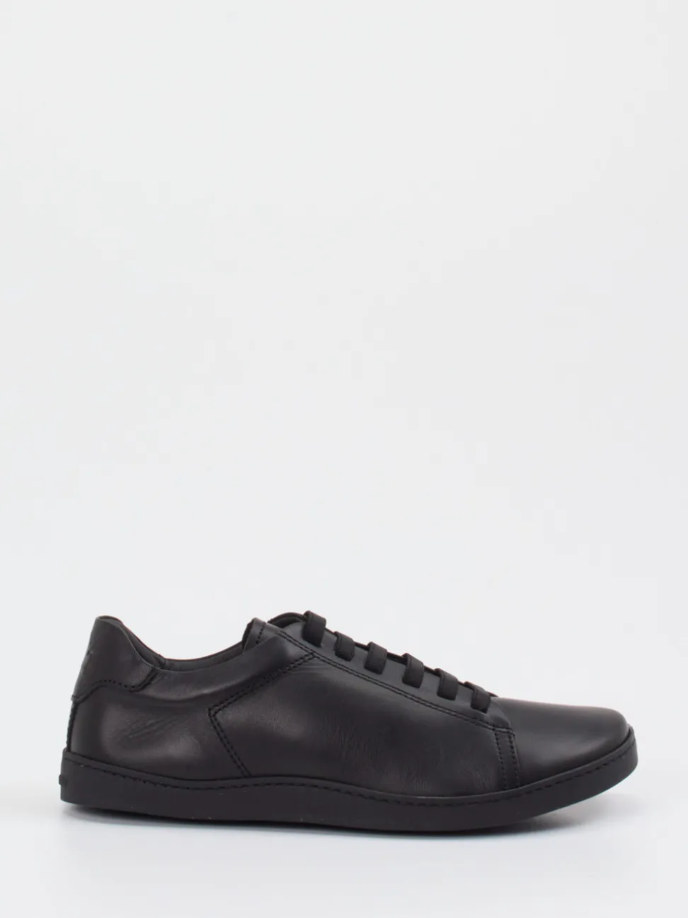 El Naturalista – Sneaker aus Kalbleder in Schwarz