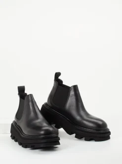 Elena Iachi – Chelsea Boots aus Kalbleder Schwarz