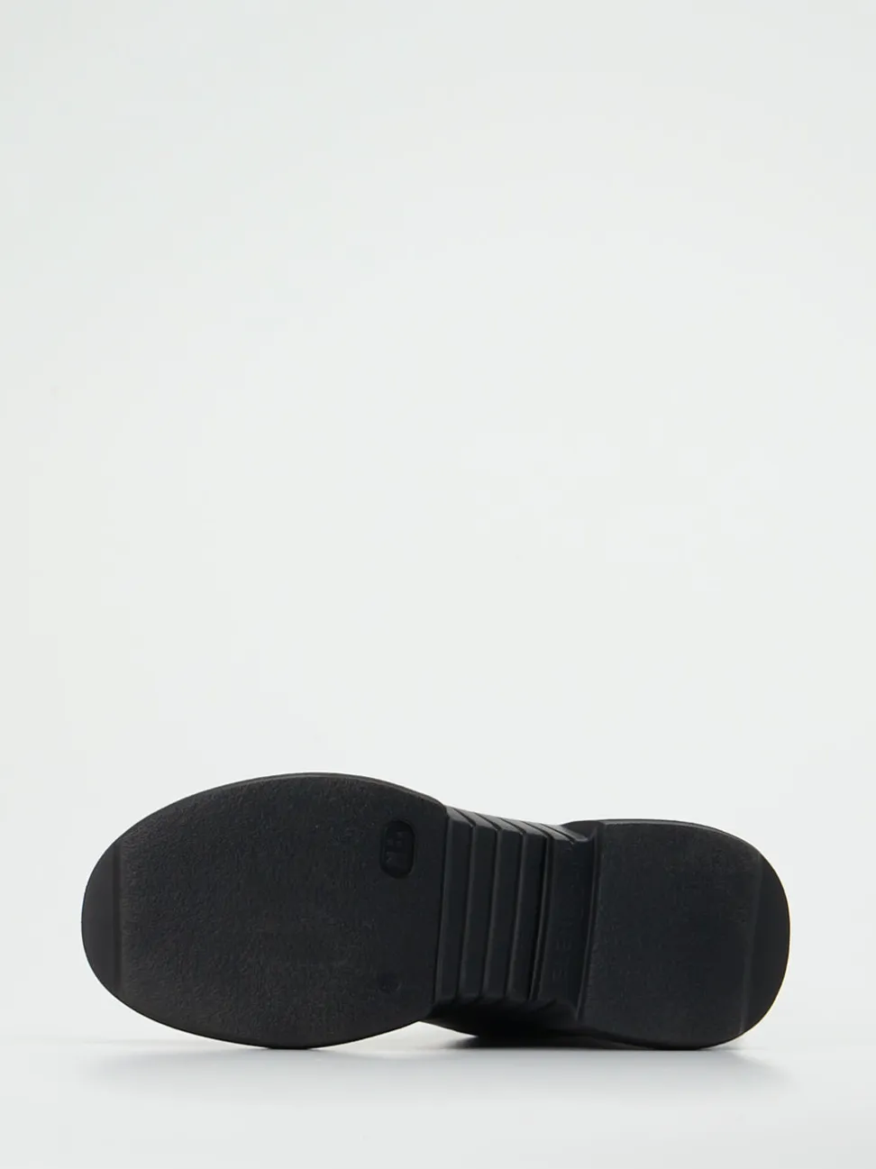 Elena Iachi – Plateau-Stiefelette aus Kalbleder Schwarz