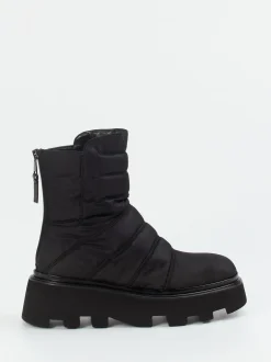 Elena Iachi – Stiefeletten aus Textil in Schwarz