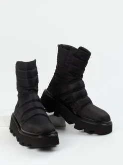 Elena Iachi – Stiefeletten aus Textil in Schwarz
