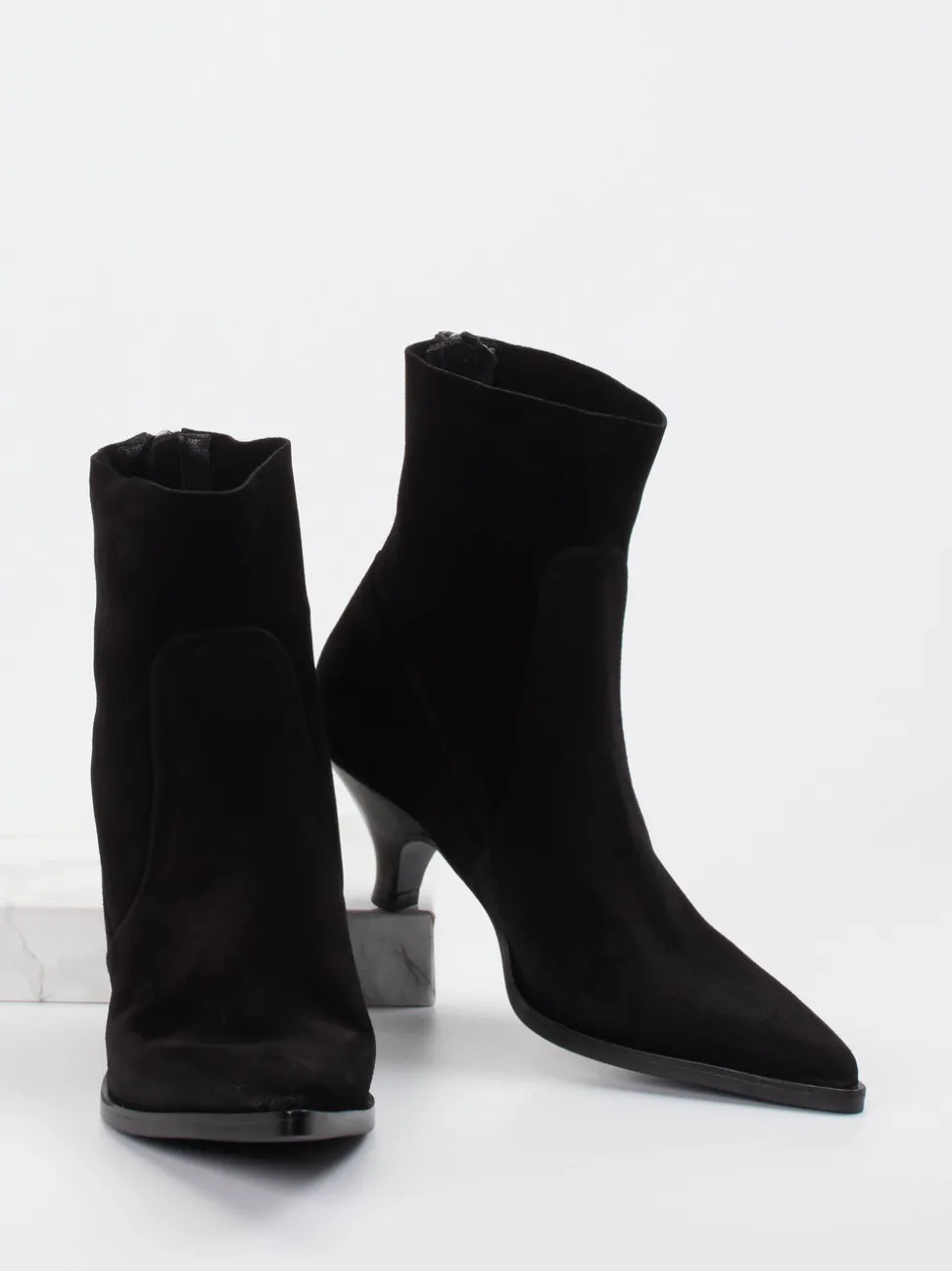 Elena Iachi – Stiefeletten aus Veloursleder schwarz