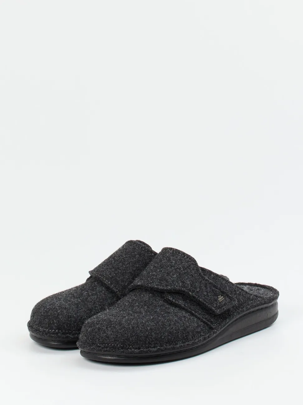 Finn Comfort – Hausschuhe aus Filz in Grau