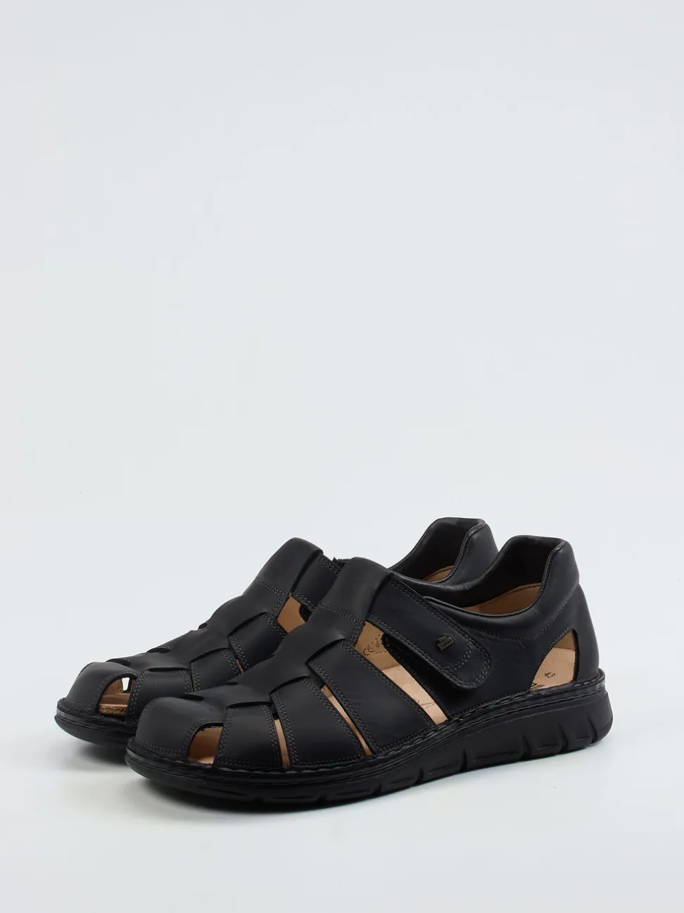 Finn Comfort – Klettsandale aus Fettleder schwarz
