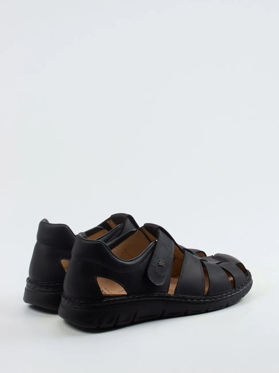 Finn Comfort – Klettsandale aus Fettleder schwarz