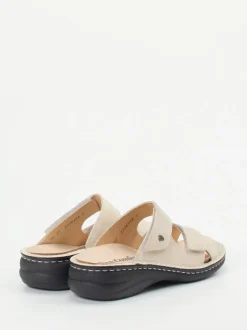 Finn Comfort – Komfort-Pantolette aus Veloursleder beige