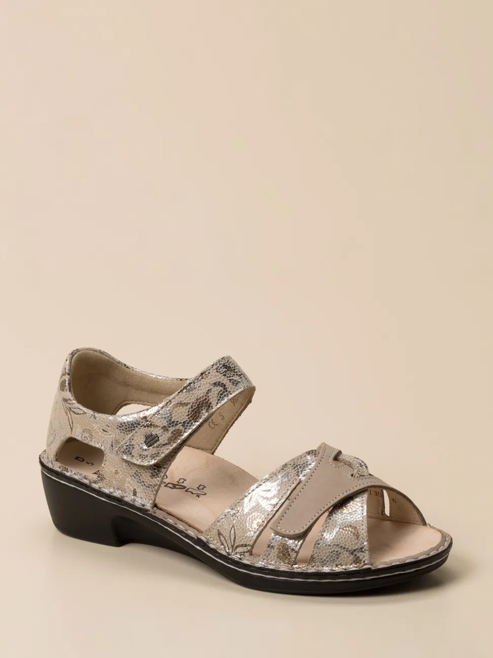 Finn Comfort – Komfortsandalen aus geprägtem Leder beige