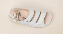 Finn Comfort – Komfortsandalen aus Kalbleder weiß