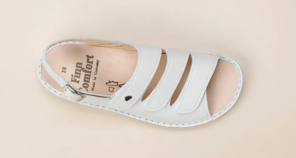 Finn Comfort – Komfortsandalen aus Kalbleder weiß