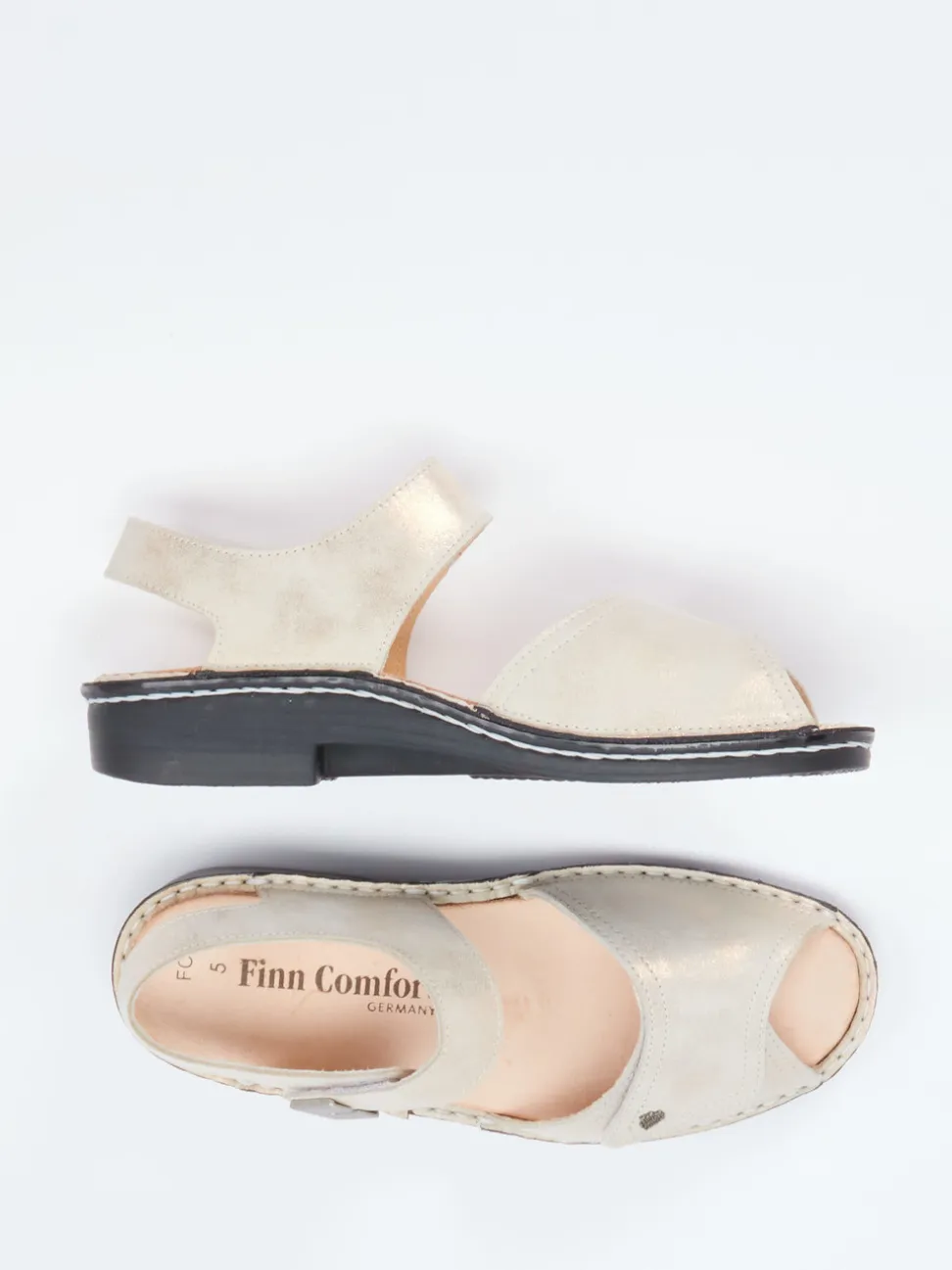 Finn Comfort – Komfortsandale aus Metallicleder champagner
