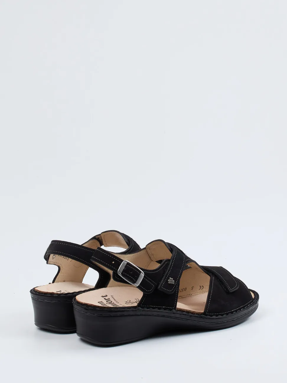 Finn Comfort – Komfortsandale aus Nubukleder schwarz