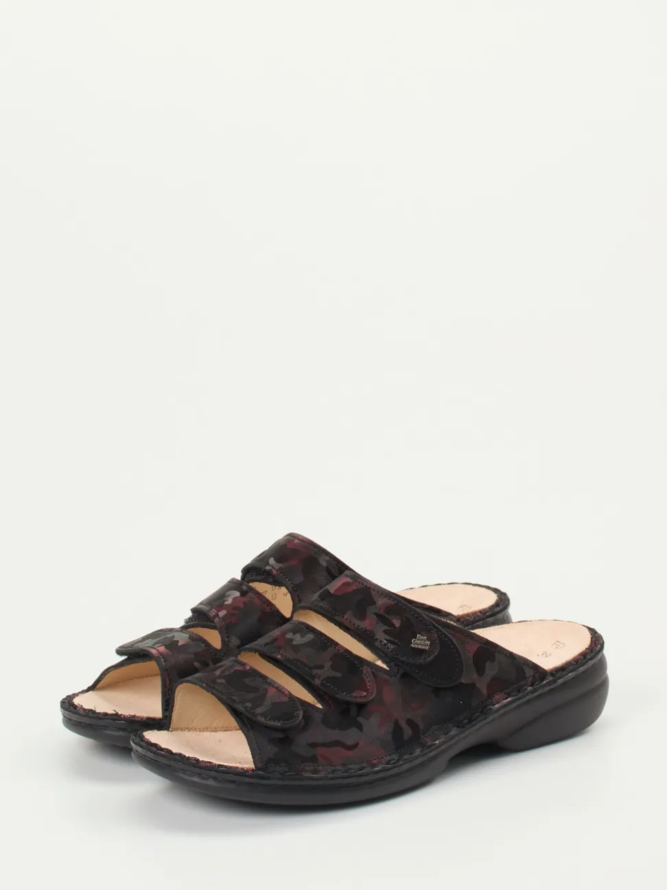 Finn Comfort – Pantolette aus geprägtem Leder Camouflage