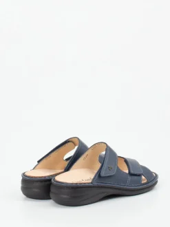 Finn Comfort – Pantolette aus Metallicleder grau