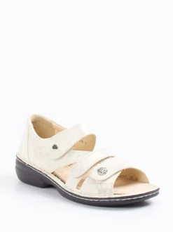 Finn Comfort – Sandale aus Metallicleder in Beige