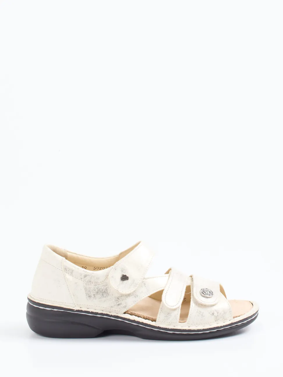 Finn Comfort – Sandale aus Metallicleder in Beige