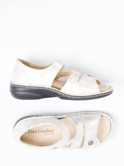 Finn Comfort – Sandale aus Metallicleder in Beige
