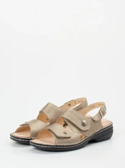 Finn Comfort – Sandale aus Metallicleder Champagner
