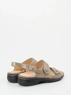 Finn Comfort – Sandale aus Metallicleder Champagner