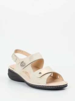 Finn Comfort – Sandale aus Metallicleder champagner