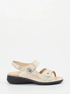 Finn Comfort – Sandale aus Metallicleder champagner