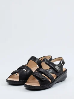 Finn Comfort – Sandalen aus Metallicleder schwarz ergonomisch