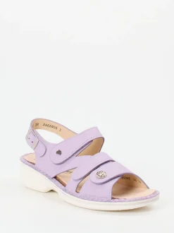 Finn Comfort – Sandalen aus Kalbleder in Flieder