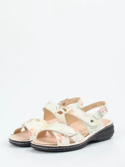 Finn Comfort – Sandalen aus geprägtem Leder floral