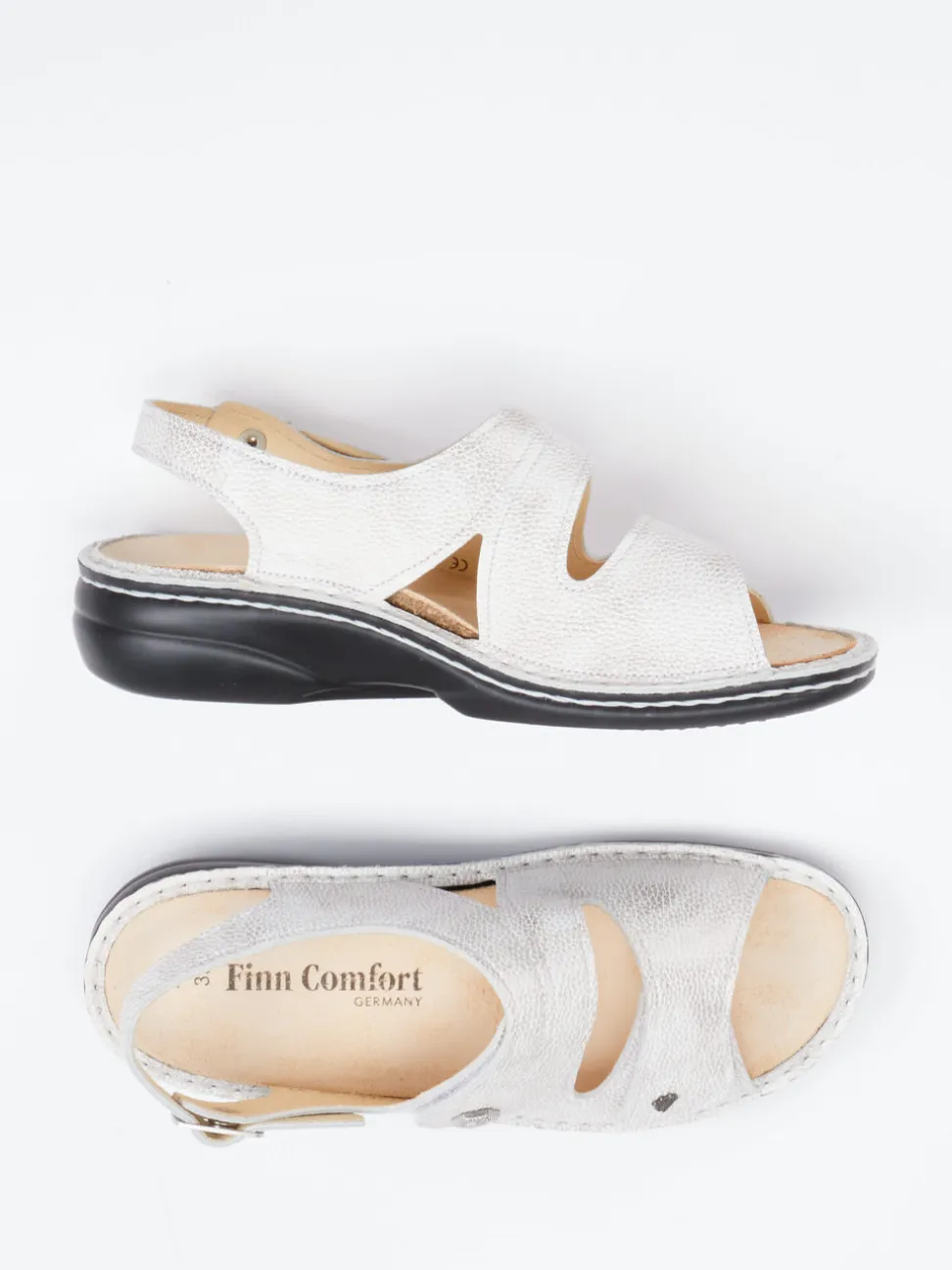 Finn Comfort – Sandalen aus Kalbleder silberbeige
