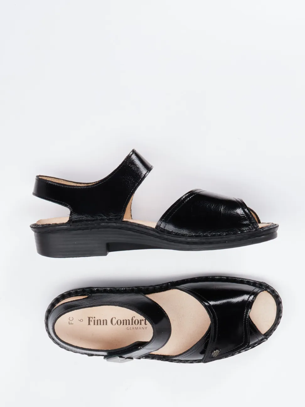 Finn Comfort – Sandalen aus Lackleder schwarz