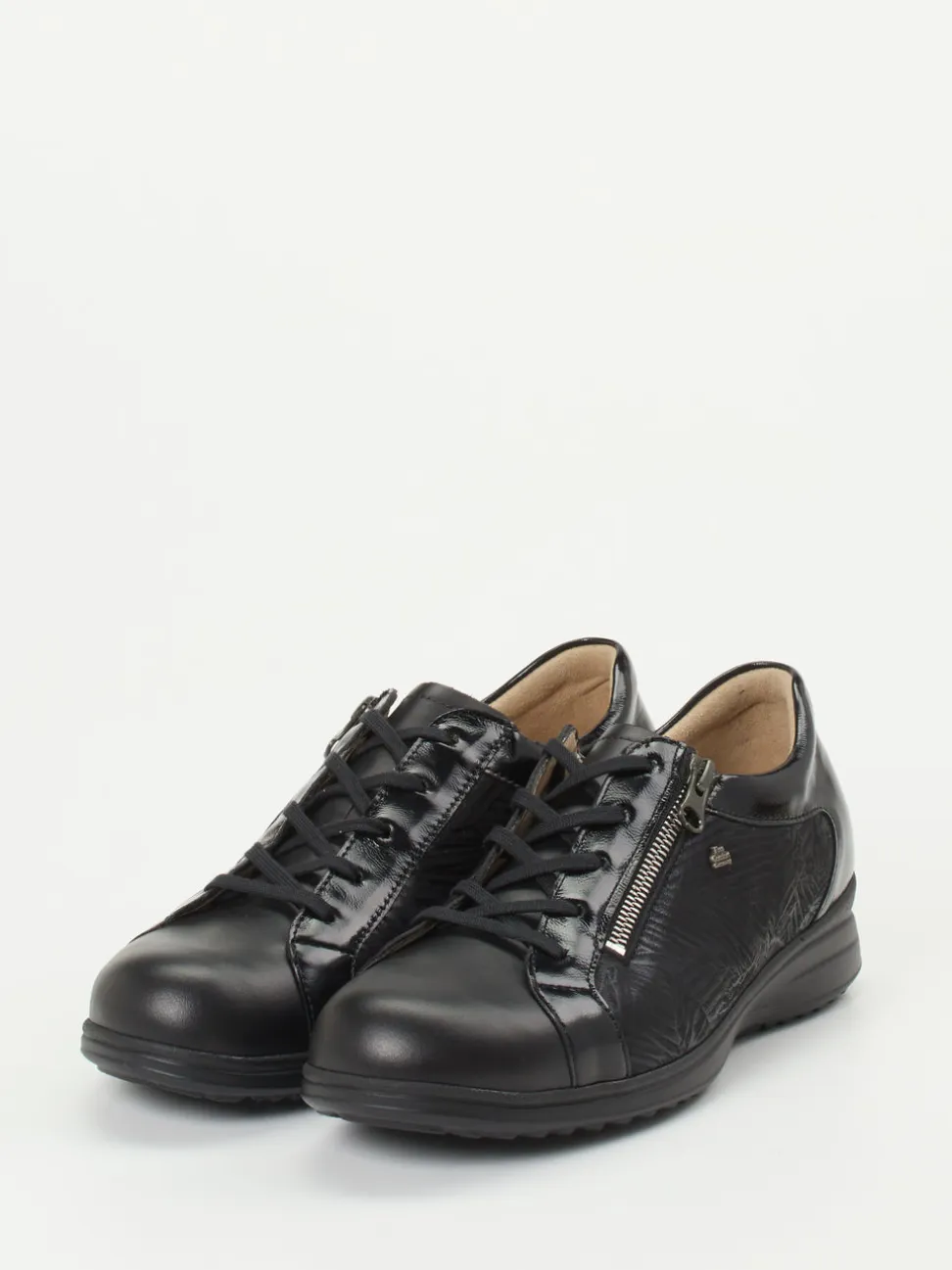 Finn Comfort – Schnürschuh aus Lackleder Schwarz