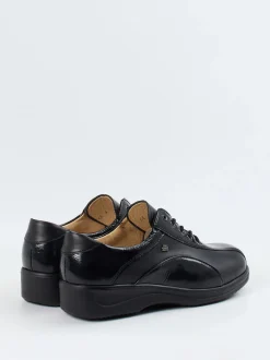 Finn Comfort – Schnürschuh aus Lackleder schwarz