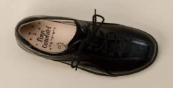Finn Comfort – Schnürschuh aus Lackleder schwarz