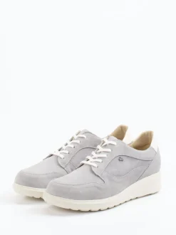 Finn Comfort – Schnürschuh aus Veloursleder hellgrau