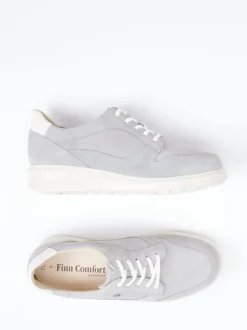 Finn Comfort – Schnürschuh aus Veloursleder hellgrau