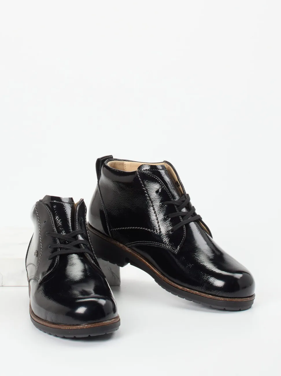 Finn Comfort – Schnürstiefelette aus Lackleder schwarz