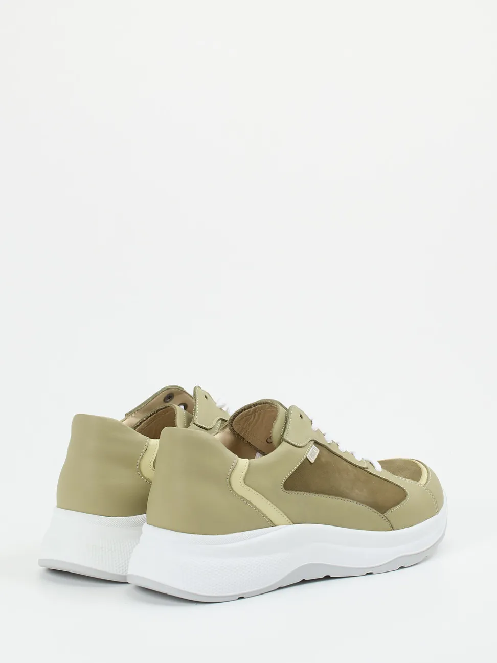 Finn Comfort – Sneaker aus Kalbleder in Olivbeige