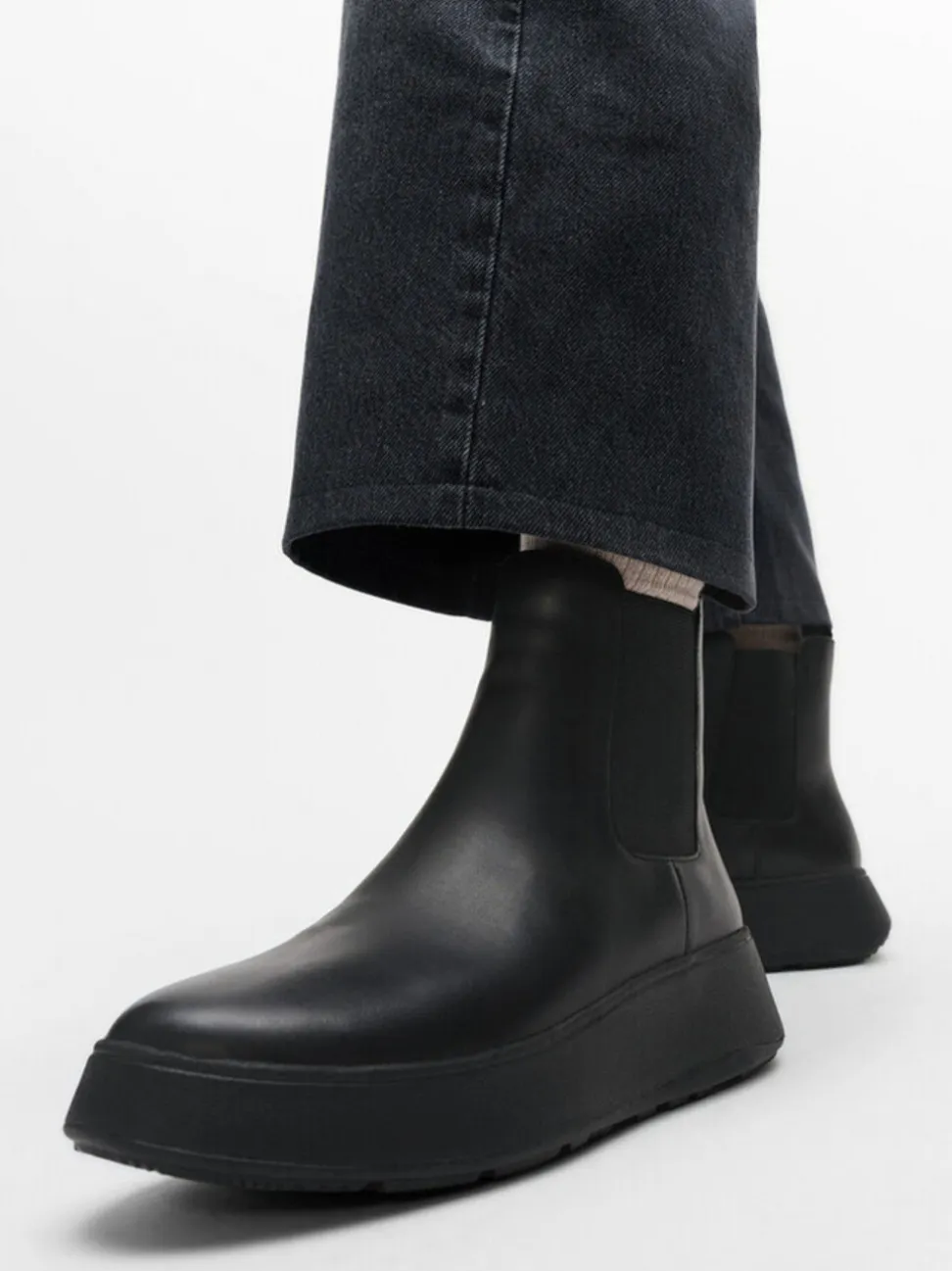 FitFlop – Chelsea Boots aus Kalbleder schwarz
