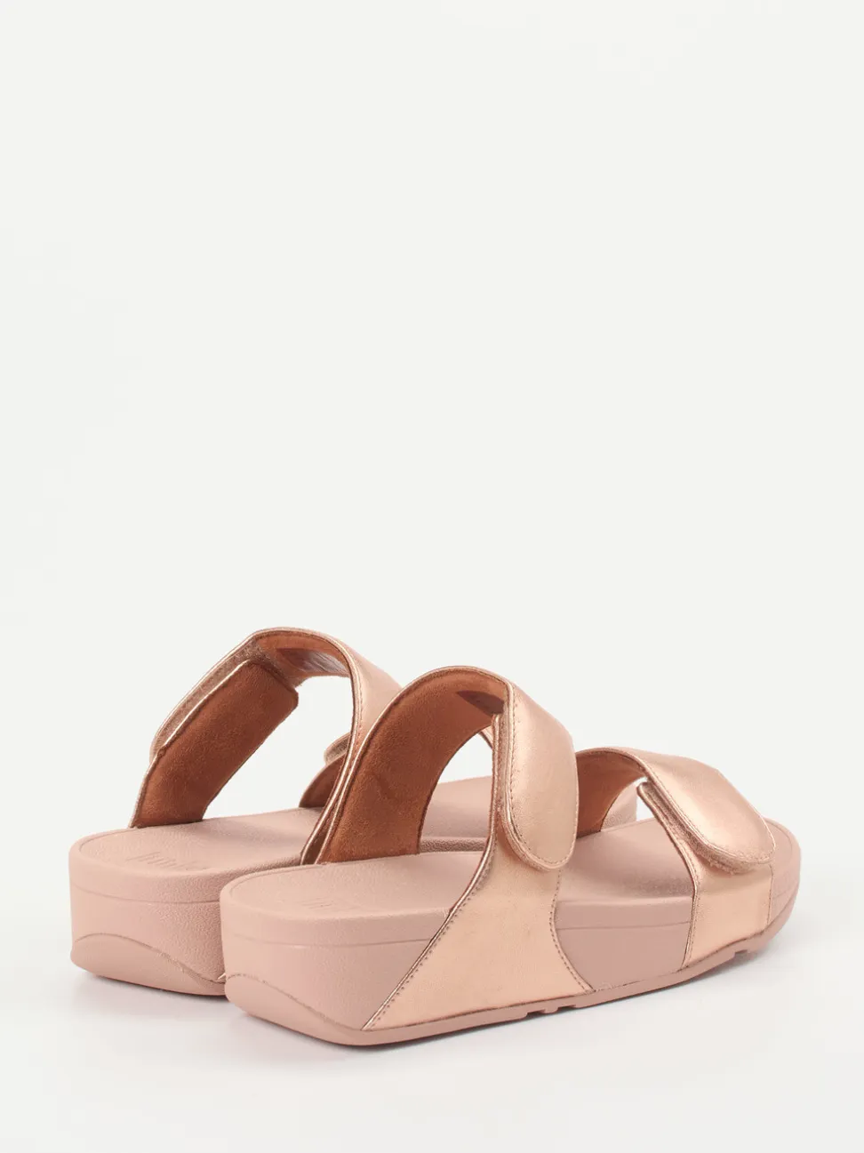 FitFlop – Sandalen aus Metallicleder in Roségold