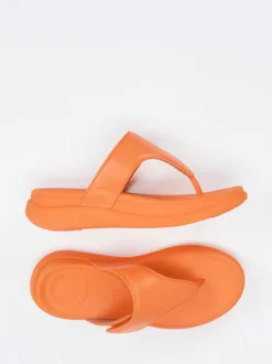 FitFlop – Zehentrenner aus Kalbleder in Orange