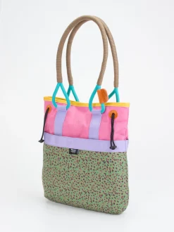 Flower Mountain – Shopper Bag aus Nylon mit Animalprint