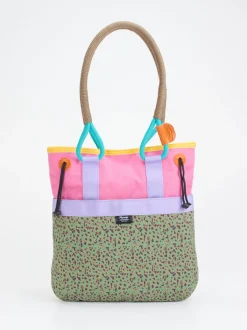 Flower Mountain – Shopper Bag aus Nylon mit Animalprint