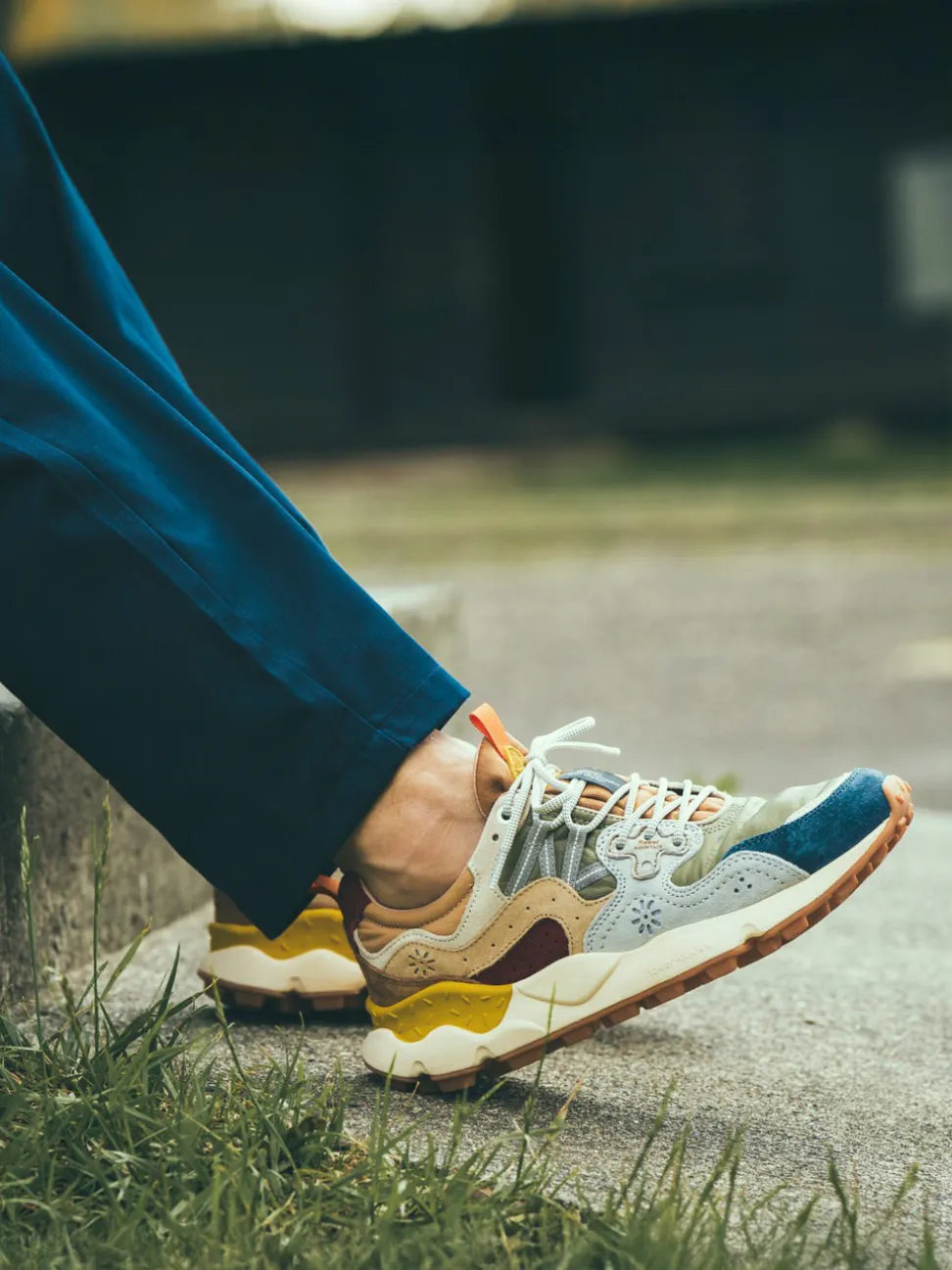 Flower Mountain – Trail-Sneaker aus Veloursleder/Textil multicolor